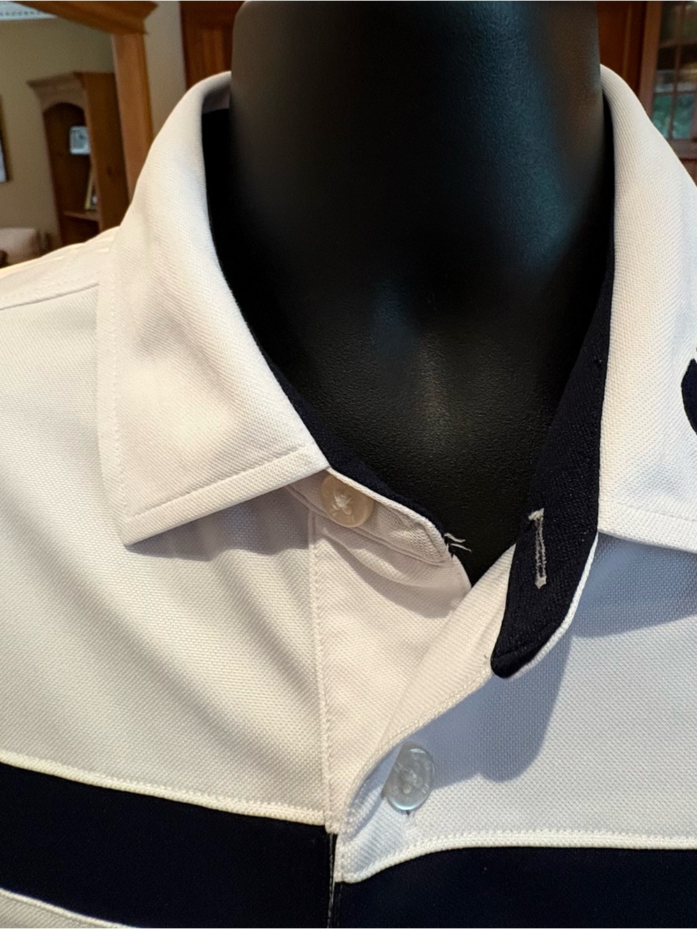 FootJoy Men's performance golf polo. Sharp white w/blue print & logos F/B/S. XL - Picture 5 of 8